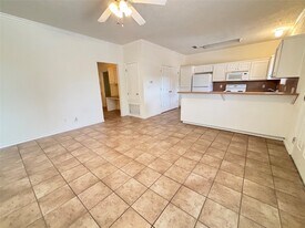 2455 Montgomery Rd in Huntsville, TX - Building Photo