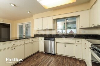 4911 Stonecrest Dr in Lakeland, FL - Foto de edificio - Building Photo