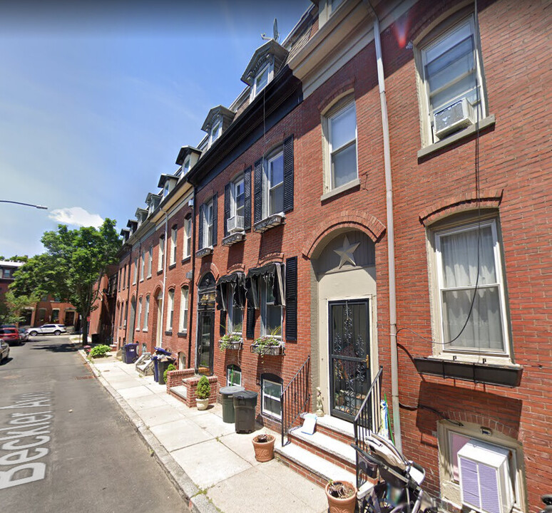 8 Beckler Ave, Unit 2 in Boston, MA - Foto de edificio