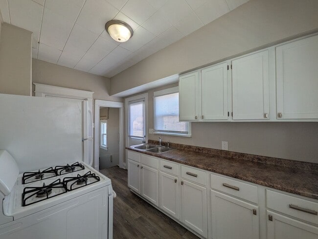 property at 2634 E Walnut St