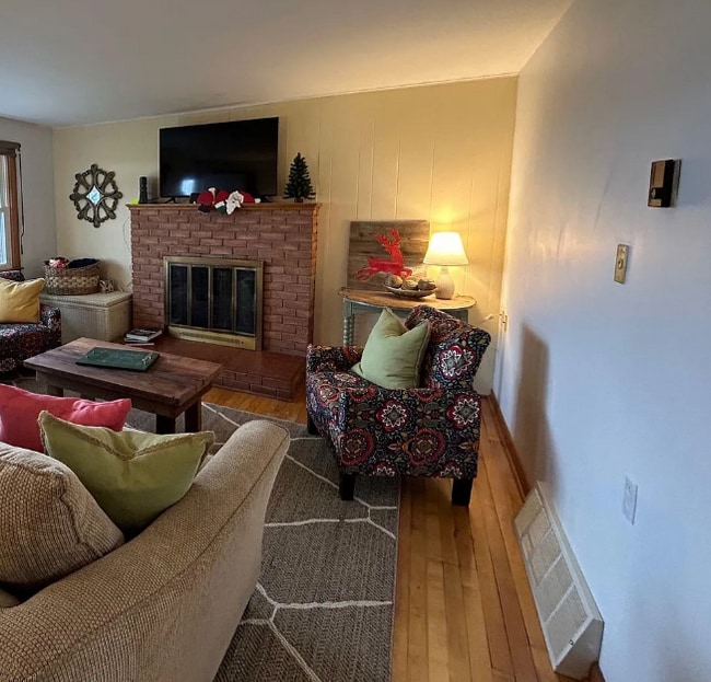 property at 11 Milton Ln