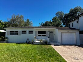 5758 SW 27th St in Miami, FL - Building Photo