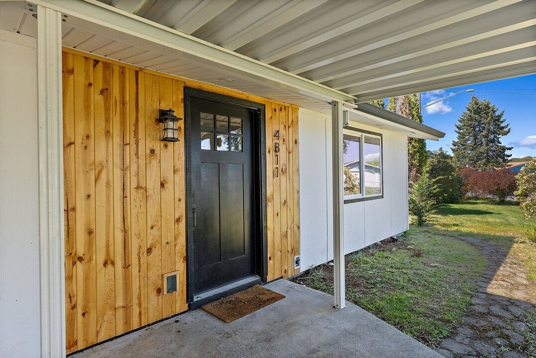 4811 Diamond Blvd SW in Lakewood, WA - Building Photo
