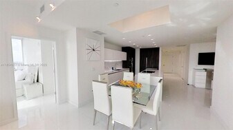851 NE 1st Ave in Miami, FL - Building Photo