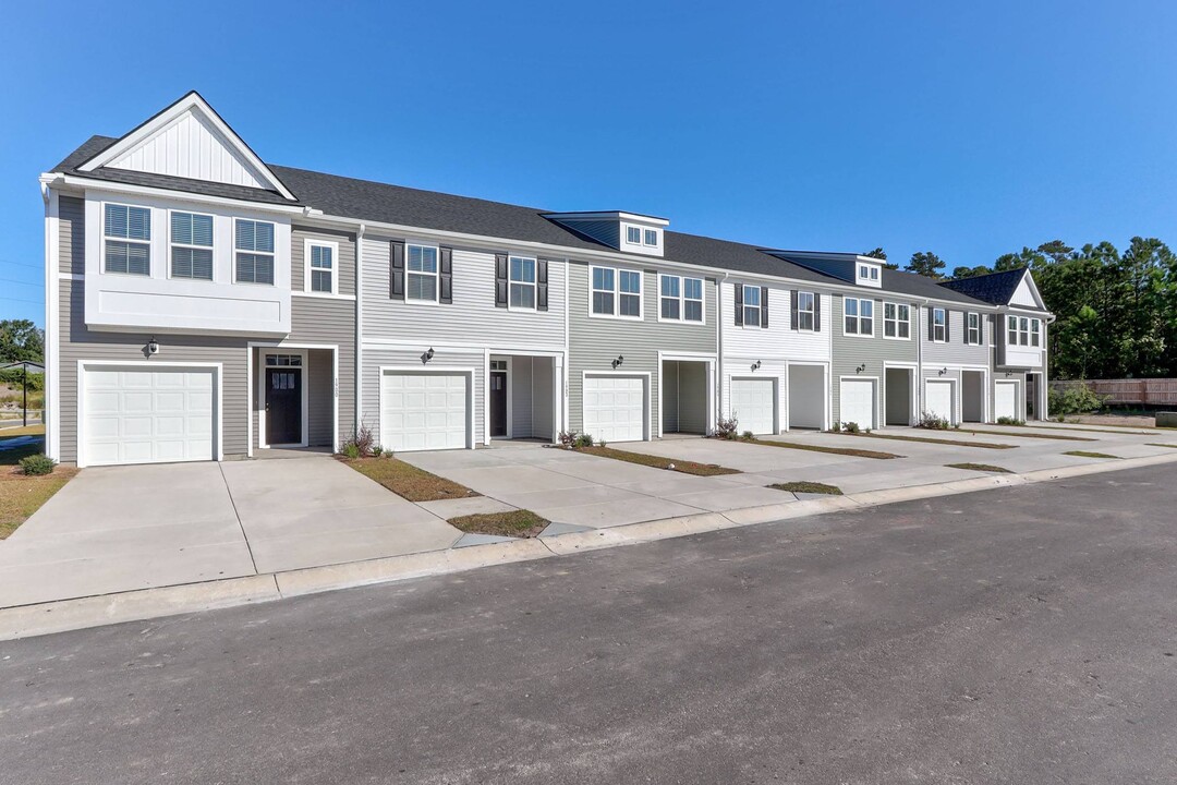 Highland Townhomes in North Charleston, SC - Building Photo