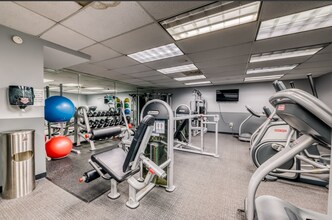 6030 N Sheridan Rd, Unit 1904 in Chicago, IL - Building Photo - Building Photo