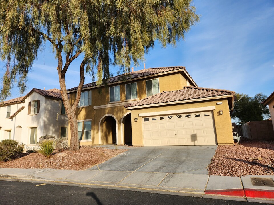 5236 Scarlet Iris Ct in North Las Vegas, NV - Building Photo
