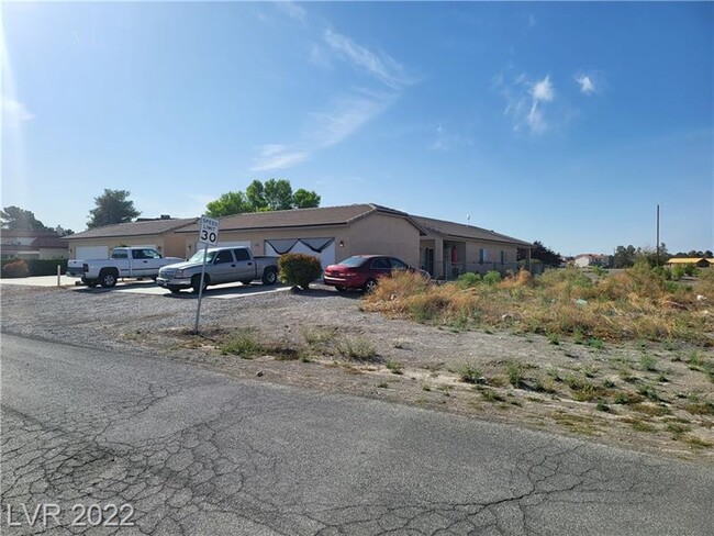 601 Bourbon St in Pahrump, NV - Building Photo - Building Photo