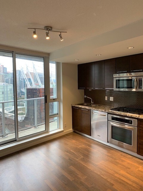 918 Cooperage Way in Vancouver, BC - Building Photo - Building Photo