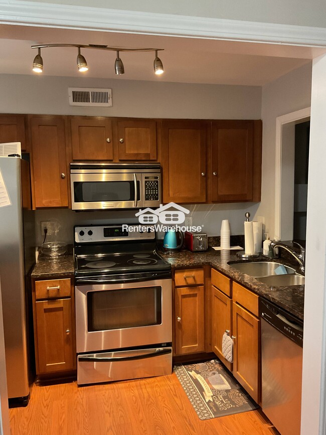 1207 Green Oaks Ln in Charlotte, NC - Building Photo - Building Photo
