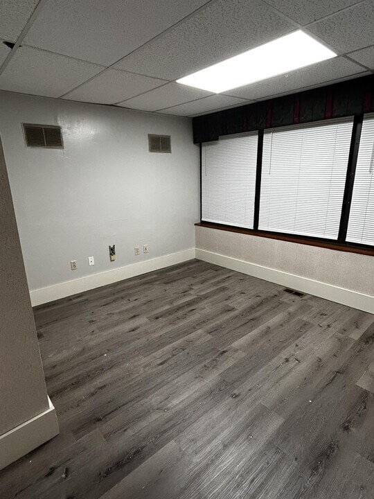 313 S Hickory St in Ottawa, KS - Building Photo