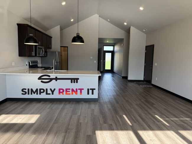 561 W Crystal St in Ames, IA - Building Photo - Building Photo