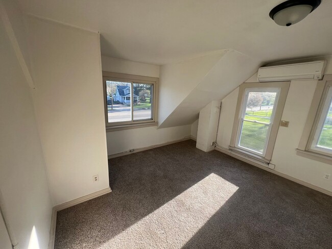 2417 W Jolly Rd in Lansing, MI - Building Photo - Building Photo