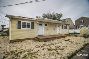 542 W Maple Ave in West Wildwood, NJ - Building Photo