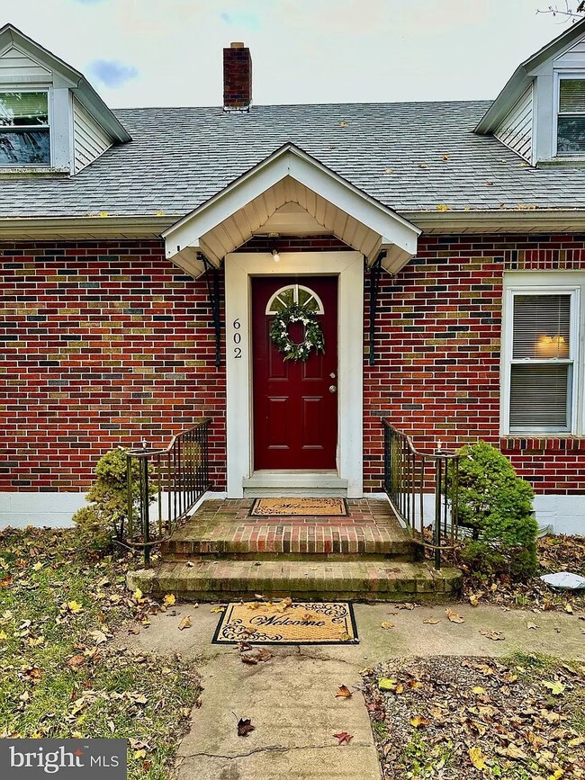 property at 602 E Maple St