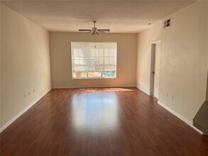 5542 Metrowest Blvd in Orlando, FL - Building Photo - Building Photo