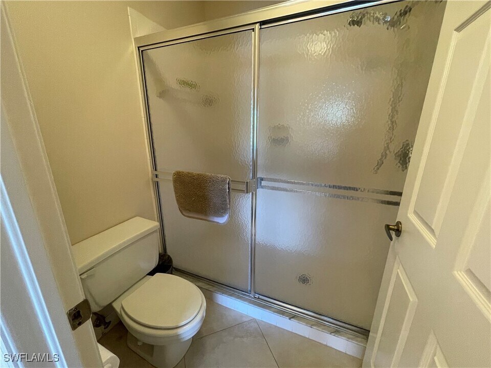 440 Wiggins Lake Ct in Naples, FL - Building Photo