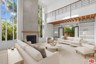 524 Altair Pl in Los Angeles, CA - Building Photo - Building Photo