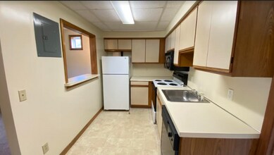 610 Kings Rd-Unit -1 in Schenectady, NY - Foto de edificio - Building Photo