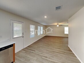 7607 Presidio Creek in Boerne, TX - Building Photo - Building Photo