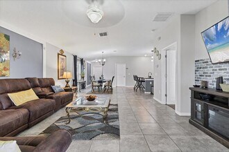 16505 Myrtle Sand Dr in Wimauma, FL - Building Photo - Building Photo