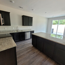 4839 Lake Ln in Knoxville, TN - Building Photo - Building Photo