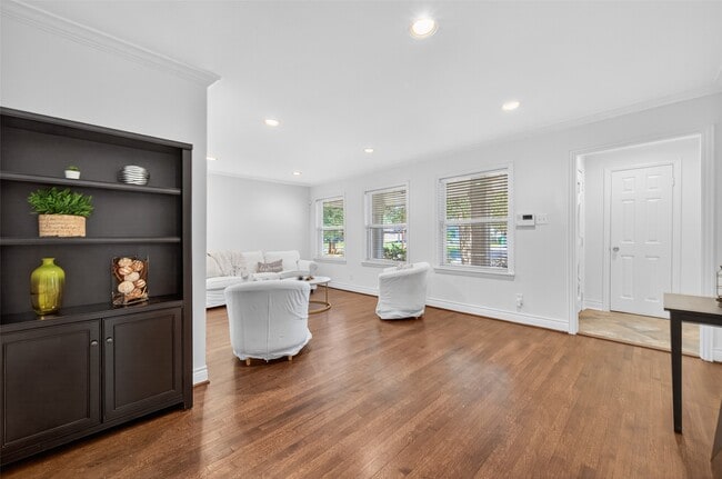 property at 5111 Creekbend Dr