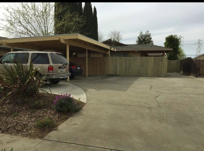 325 N Lincoln Ave, Unit 327 N Lincoln