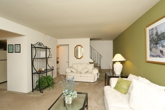 Pennswood Apartments and Townhomes in Harrisburg, PA - Building Photo - Interior Photo