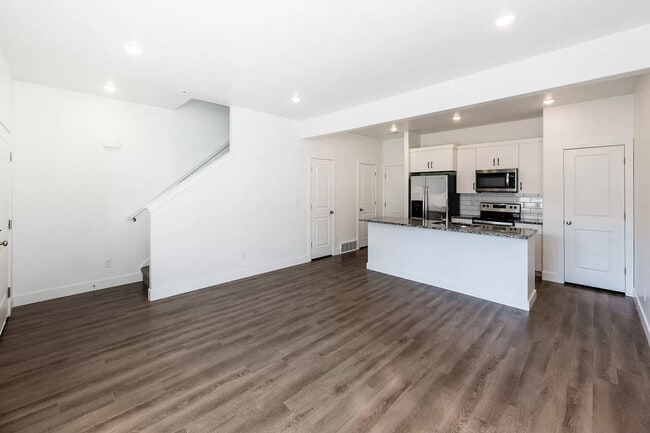 335 S 1540 E in Hyrum, UT - Building Photo - Building Photo