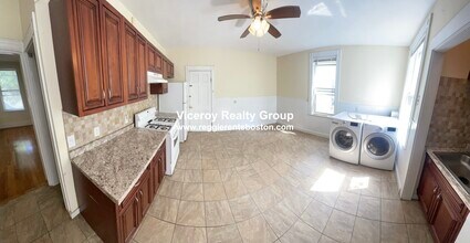 234 Cypress St, Unit #2 in Brookline, MA - Foto de edificio - Building Photo
