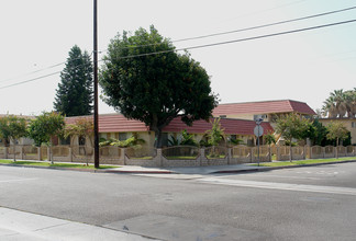 302 Leatrice Ln in Anaheim, CA - Building Photo - Building Photo