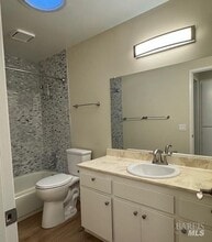 220 Vineyard Dr in Healdsburg, CA - Building Photo - Building Photo