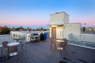 The Redwood in Seattle, WA - Foto de edificio - Building Photo