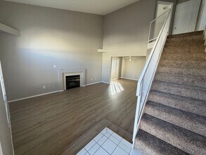 8425 Blazing Sun Ave in Las Vegas, NV - Building Photo - Building Photo