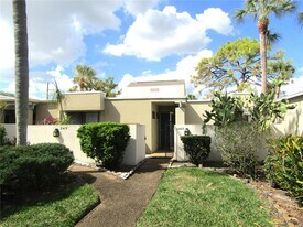 2405 Crispin Ct in Sarasota, FL - Building Photo