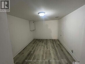 12 Mahoney Ave in Toronto, ON - Building Photo - Building Photo