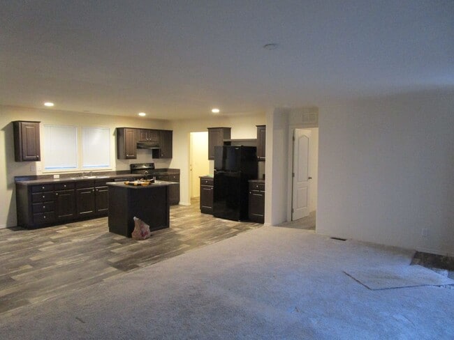 6241 N W Foster St in Prineville, OR - Building Photo - Building Photo