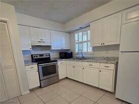 3325 Arpt Rd S in Naples, FL - Building Photo