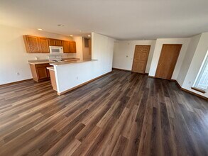 8217 Mansion Hill Ave, Unit #2 in Madison, WI - Building Photo - Building Photo