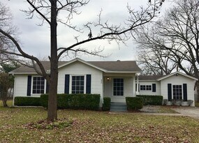 425 Locust St in Mesquite, TX - Building Photo