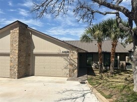 100 Bay Point Dr in Horseshoe Bay, TX - Building Photo
