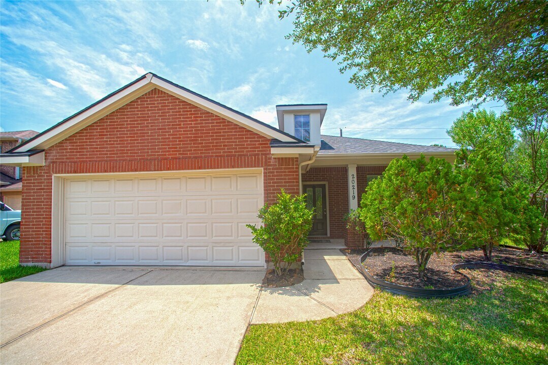 20219 Suncoast Dr in Katy, TX - Building Photo