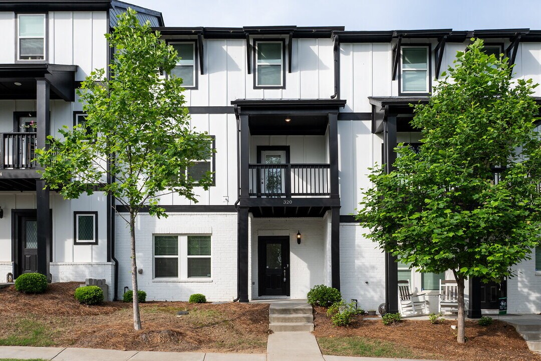 320 Lincoln St in Woodstock, GA - Building Photo