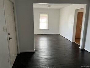 7592 Maxwell Ave in Warren, MI - Building Photo - Building Photo