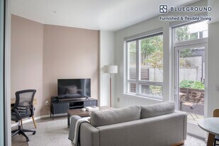 125 Boren Ave S in Seattle, WA - Building Photo