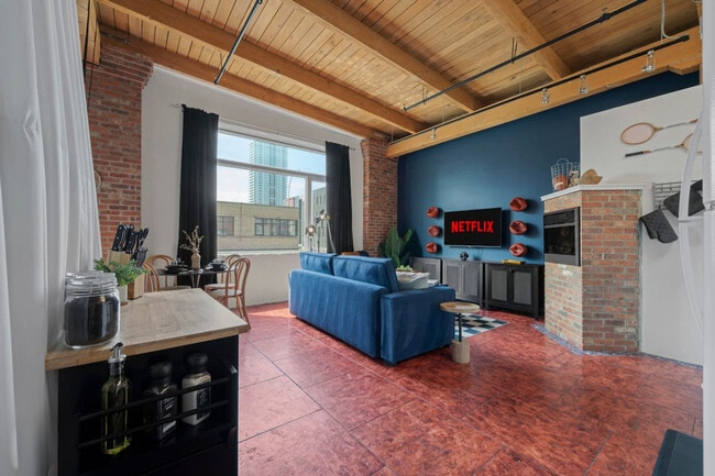 10303-10107 107 St NW