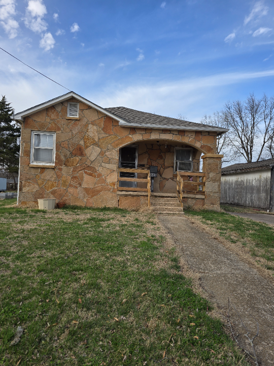 539 Curry St in Lebanon, MO - Foto de edificio
