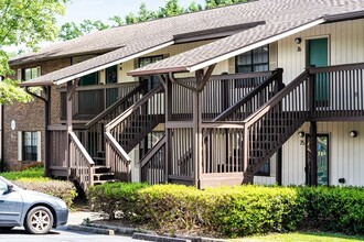 Fairhill Apartments in Greenville, SC - Foto de edificio - Building Photo