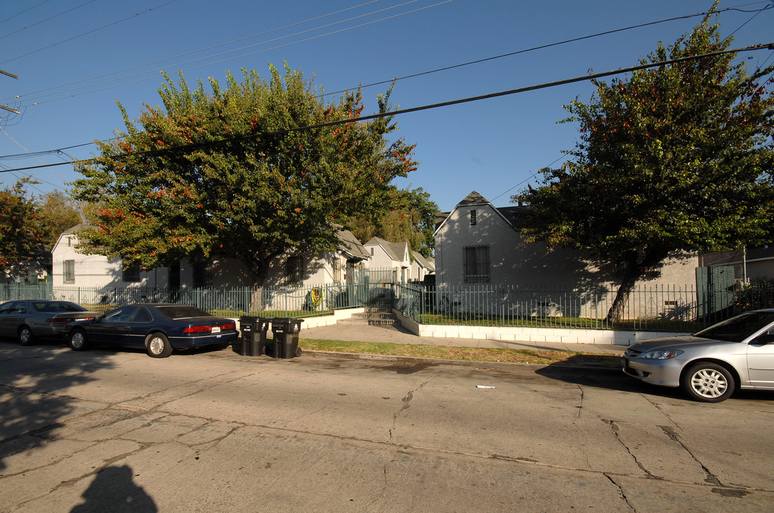 2755 Newell St in Los Angeles, CA - Foto de edificio